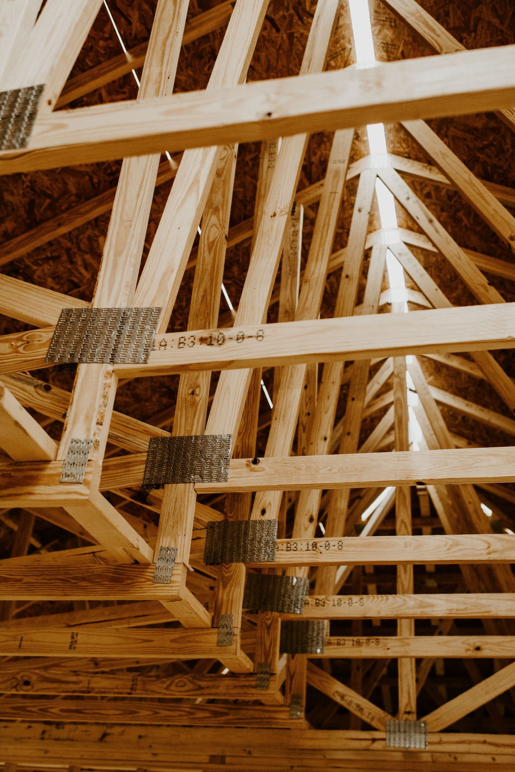 Roof truss crane service in Middle Tennessee